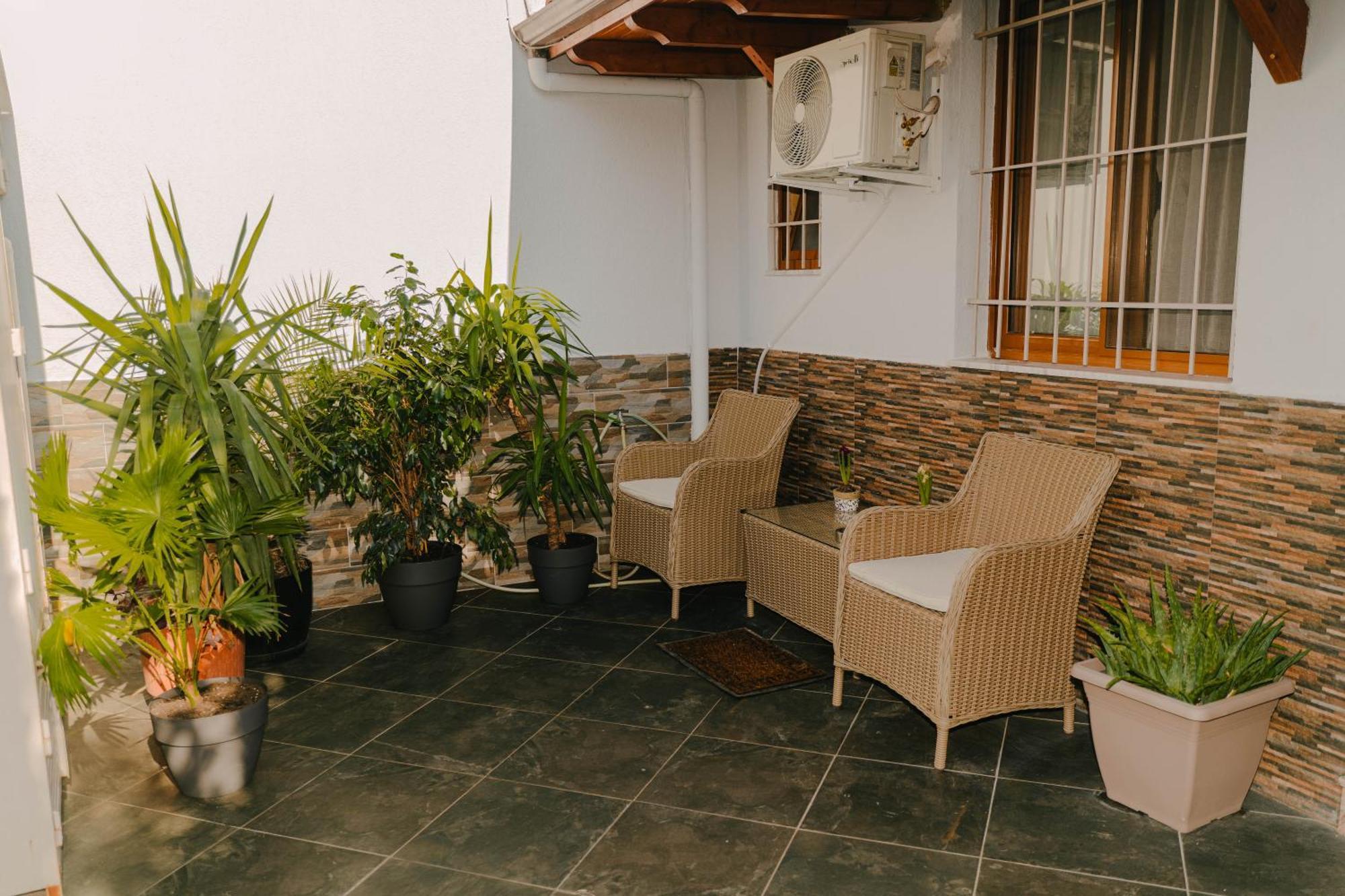 Peaceful Villa In New Bazaar Тирана Екстер'єр фото