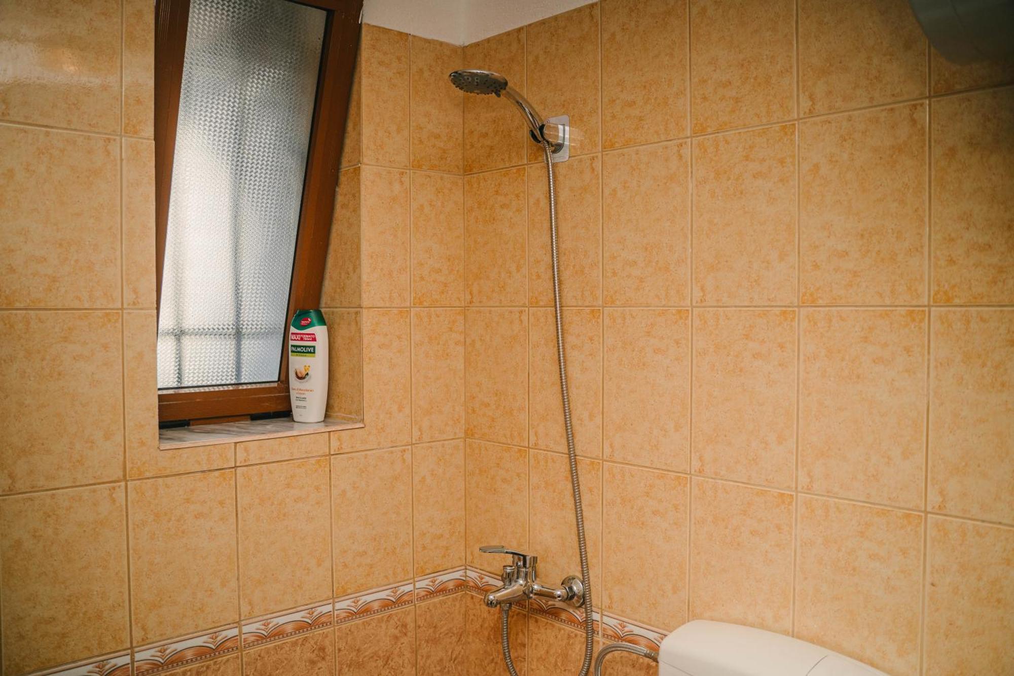 Peaceful Villa In New Bazaar Тирана Екстер'єр фото