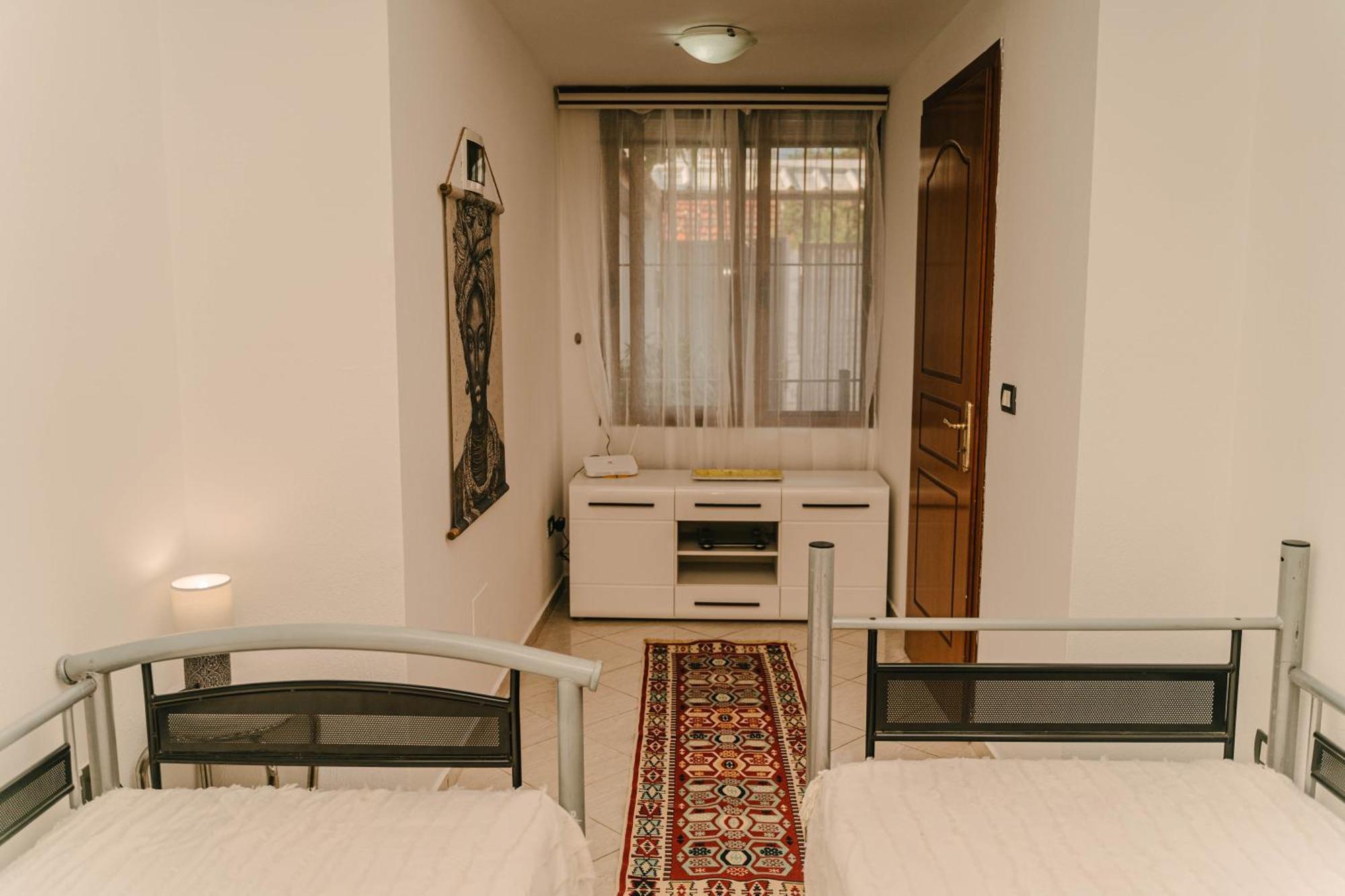 Peaceful Villa In New Bazaar Тирана Екстер'єр фото